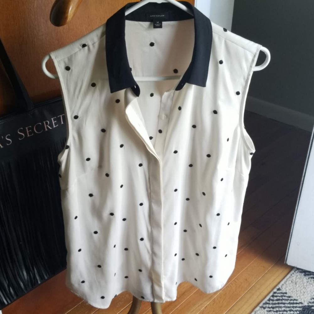 Sleeveless blouse